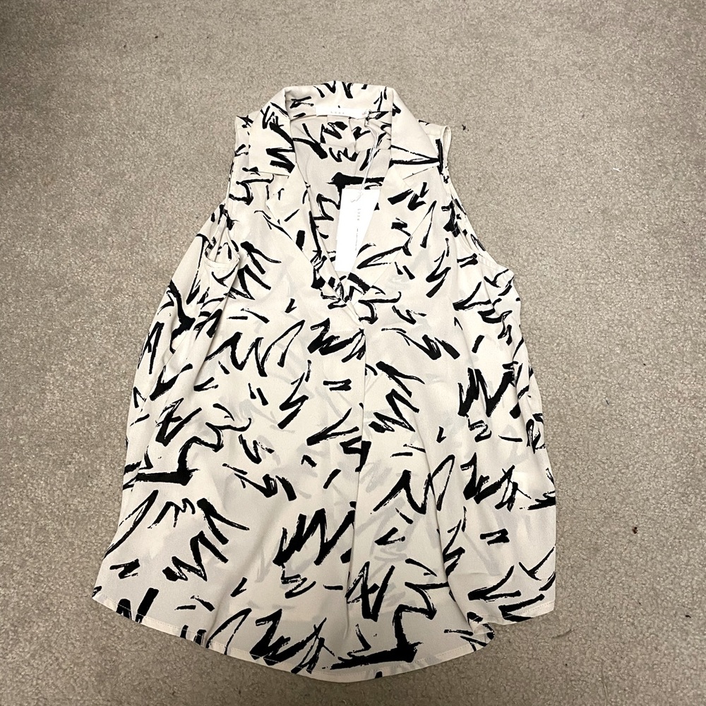 NWT- Lush sleeveless blouse